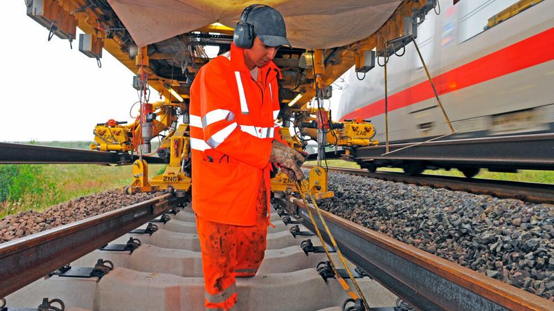 Die Deutsche Bahn will in diesem Jahr 13,6 Milliarden Euro in ihre Infrastruktur stecken.