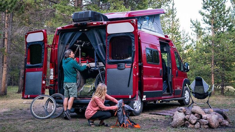 Elektro-Camper von Winnebago auf Basis des Ford Transit.
