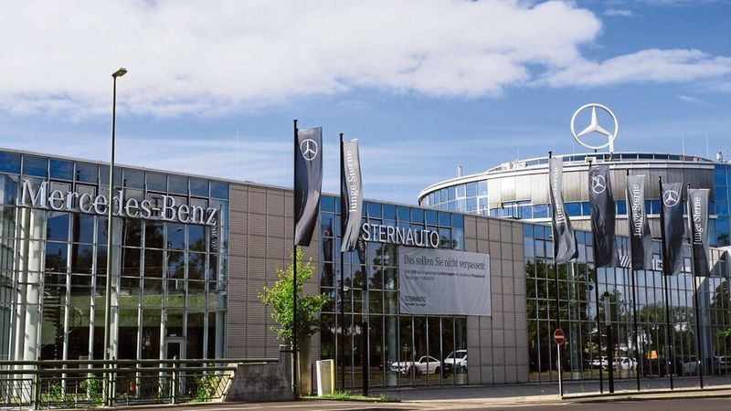Der Leipziger Sternauto-Standort an der Richard-Lehmann-Straße präsentiert sich nach den neuesten CI-Vorgaben des Daimler-Konzerns.