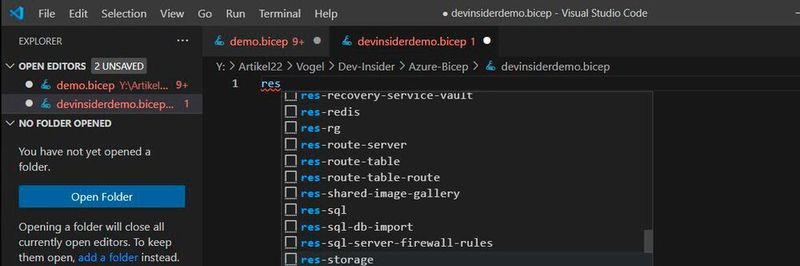 Die Autovervollständigung in VS Code hilft beim Erstellen von Bicep-Dateien.