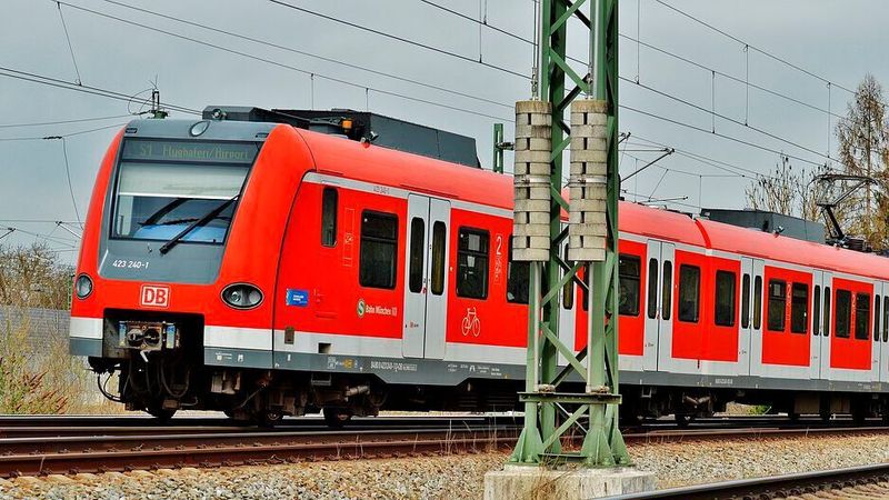 Der Einsatz von künstlicher Intelligenz im Bahnbetrieb ist einer von drei Schwerpunkten, den die Deutsche Bahn im Bereich der Digitalisierung in diesem Jahr setzen will.