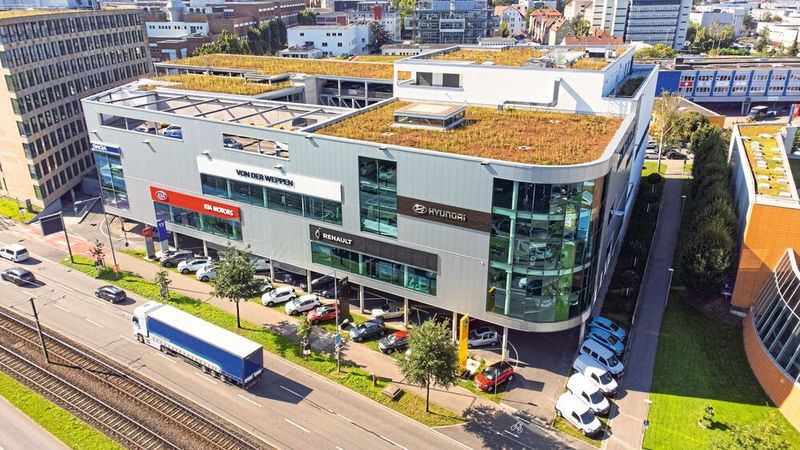 Blick auf die Zentrale der Autohausgruppe von der Weppen auf der Stuttgarter Automeile.