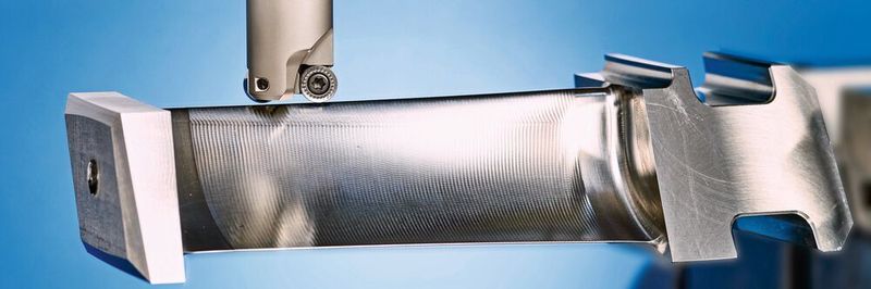 Produktiv und verschleissbeständig: Werkzeuge mit beschichteten Wendeschneidplatten Ultra-Coating sind speziell zum wirtschaftlichen und prozess­sicheren Bearbeiten von Bauteilen aus warmfesten Superlegierungen, zum Beispiel Turbinenschaufeln, konzipiert.