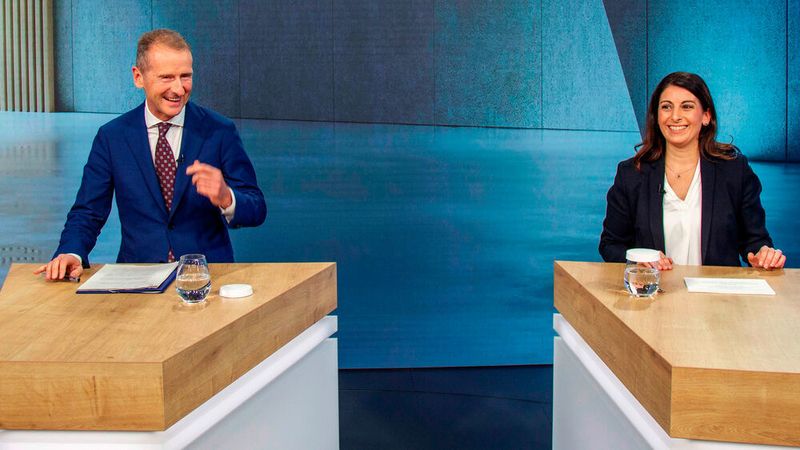 Sind nicht immer gleicher Meinung und deswegen auch nicht immer bester Laune: Volkswagen-Chef Herbert Diess und die Gesamtbetriebsratsvorsitzende Daniela Cavallo.