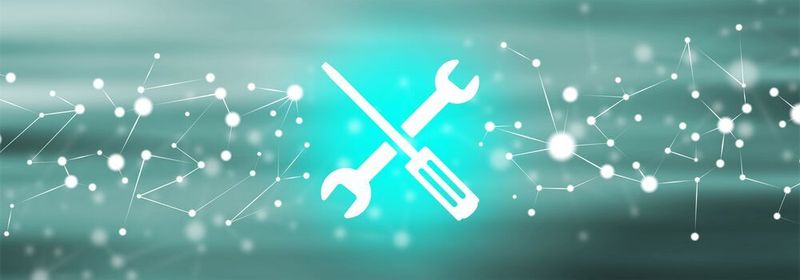 IIoT-Plattformen ermöglichen ein kontinuierliches 24/7-Monitoring von Maschinen und Anlagen in Echtzeit. Im Servicefall können Techniker mithilfe der gesammelten Anlagendaten zielgerichtet an der Fehlerbeseitigung arbeiten.