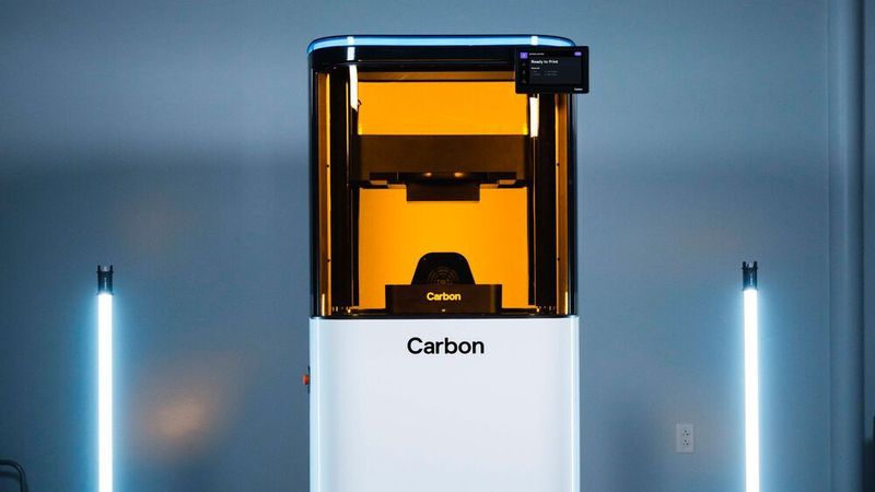 Dentallabore nutzen die 3D-Drucker von Carbon – kombiniert mit einer breiten Palette validierter Materialien – für die Herstelleung zahnmedizinische Modelle.