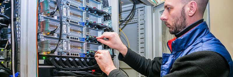Mit Adaptive und Intent Based Networking halten auf Software basierende Automatisierungen Einzug in Netzwerk-Infrastruktur und -Management, die auch manuelle Eingriffe reduzieren sollen.