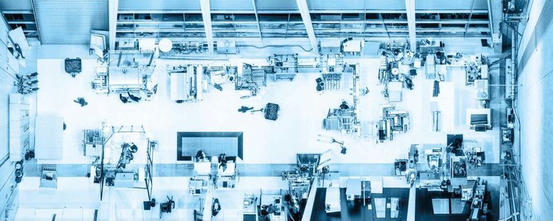 Blick auf des Applikationszentrum am Fraunhofer IPA: Welche Anforderungen FabOS in der Praxis erfüllen muss, haben die Forscher in einem Whitepaper zusammengetragen.