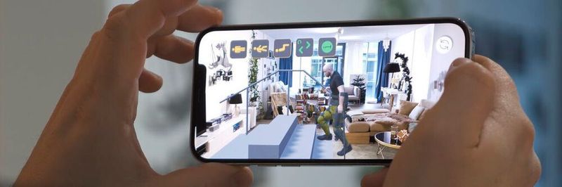 Mit Hilfe der Yona-App können Betrachter die Funktionsweise der motorisierten Orthese an beliebigen Orten und in Lebensgröße erfahren.