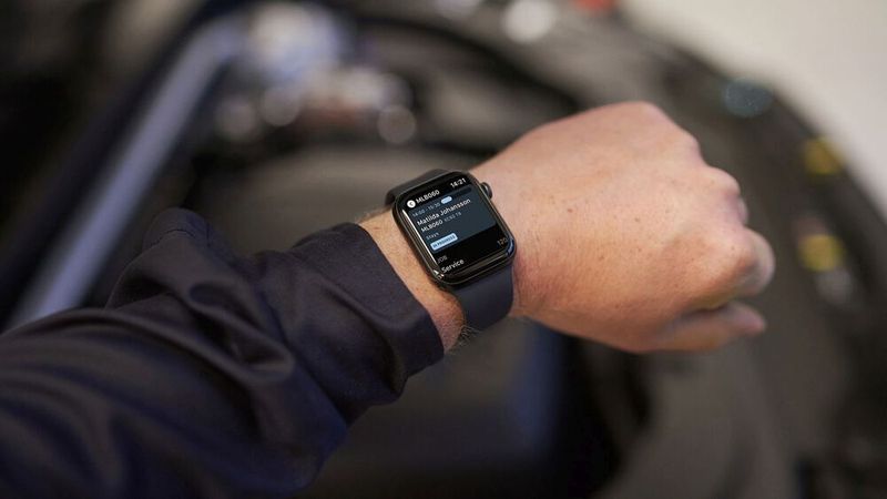 Mit der Apple Watch haben die Monteure ihre anstehenden Aufgaben immer im Blick.