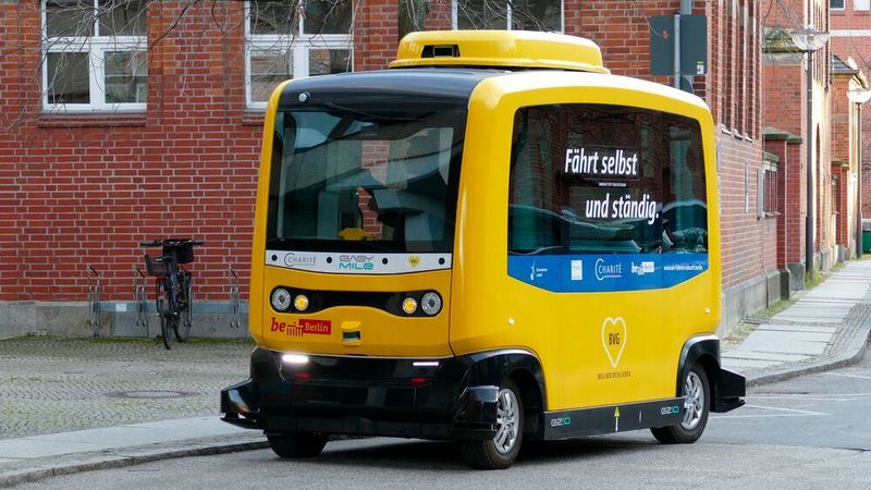 Eine neue Verordnung soll das Verfahren im Detail regeln, wie Kraftfahrzeuge mit autonomer Fahrfunktion zum Straßenverkehr durch das Kraftfahrt-Bundesamt zugelassen werden.