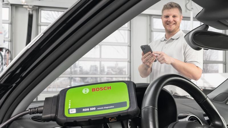 Mit der neuen Schnittstelle RDS 500 und dem dazugehörigen Service können Bosch-Nutzer Diagnosearbeiten nun auch ferngesteuert via Internet durchführen lassen.