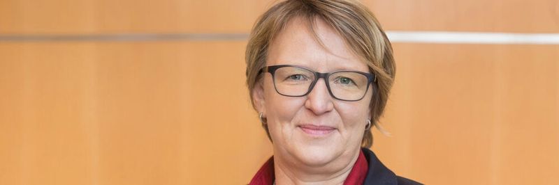 Bundespräsident Frank-Walter Steinmeier hat Sylvia Thun mit dem Verdienstkreuz am Bande des Verdienstordens der Bundesrepublik Deutschland ausgezeichnet