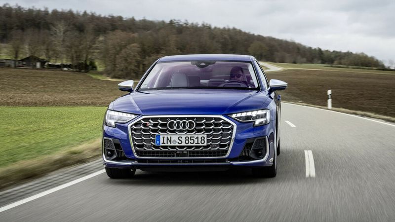 Der S8 hat ein Facelift von Audi bekommen.