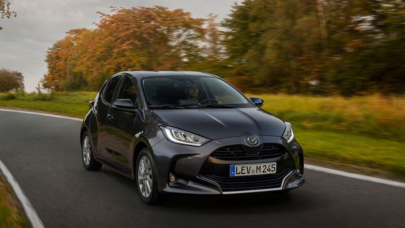 Der Mazda2 Hybrid soll zur Senkung der CO2-Emissionen in der Mazda-Flotte beitragen.