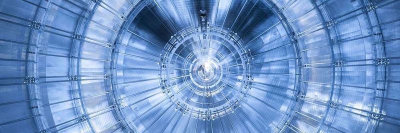 Neutrinomasse bestimmt: Blick in das Innere des Hauptspektrometers des KATRIN-Experiments, mit dem die Neutrinomasse am Campus Nord des KIT bestimmt wurde.