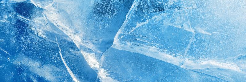 Beim Eisfischen wird ein Loch in ein gefrorenes Gewässer geschnitten, um Fische zu fangen, beim Ice-Phishing stehlen Cyberkriminelle durch Social Engineering Blockchain-Token.