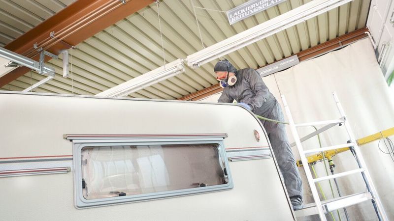 Die fachgerechte Instandsetzung von Wohnmobilen und Caravans will gelernt sein.