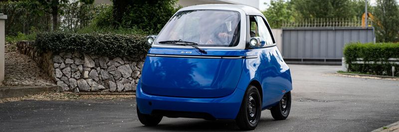 2 Sitzpläte, Reichweite bis 230 km, Kofferraumvolumen von 230 Liter: Der Microlino ist das perfekte Stadtauto.