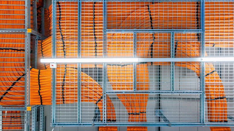 Um die zuverlässige Übertragung von PoE in Verkabelungsinstallationen sicherzustellen, muss die Strombelastung durch PoE von Anfang an eingerechnet werden. Der PoE Rechner von R&M hilft und vereinfacht die Planung.
