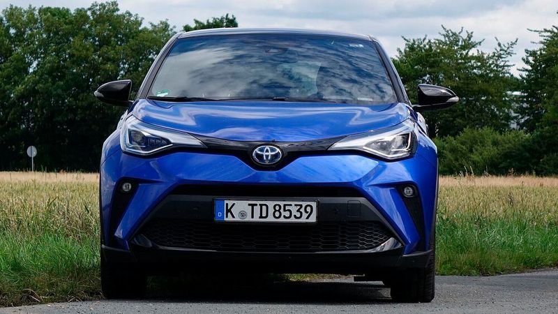 Der Toyota C-HR muss in die Werkstatt.