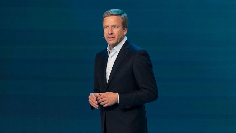 Oliver Zipse will beim Absatz batterieelektrische Fahrzeuge schneller vorankommen.