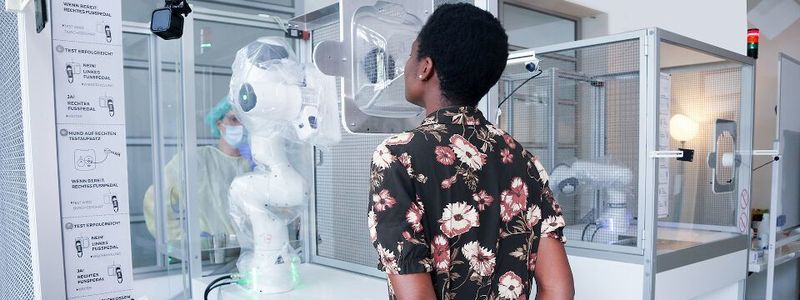 Schneller und sicherer als normale Corona-Tests: Der Abstrich-Roboter von Franka Emika zeigt die Vorteile von Robotern in der Medizintechnik auf.