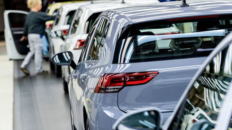 Golf-Check im Lichttunnel.