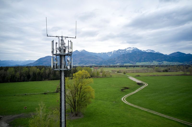Gemeinsam haben die Telekom und Vodafone seit Sommer 2021 im Bundesgebiet mehr als 2.000 Mobilfunklöcher beseitigt.