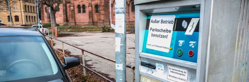 Eine kaputte Parkuhr ist im Alltag lästig - und auch seit Einführung vernetzter Versionen nicht gerade selten anzutreffen. Ein schnelles Beheben eines solchen Fehlers ist nicht nur im Verbraucher- sondern insbesondere auch im Anbieter-Interesse.