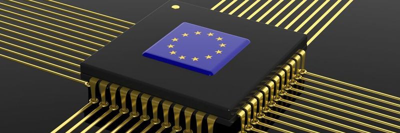 Ein anspruchsvoller Rechtsrahmen soll in Europa den Schutz des Cyberspace steigern. Die großflächige Abhängigkeit europäischer Firmen von der Versorgung mit kritischen Komponenten aus Drittstaaten erschwert den Erhalt der Konformität. Abhilfe sollen neue legislative Initiativen schaffen.