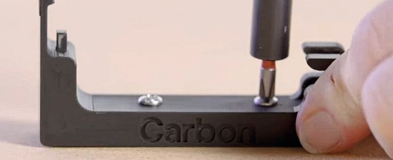 Carbon hat ein flammhemmenden 3D-Druck-Werkstoff entwickelt, der mit hoher Oberflächenqualität und Beständigkeit punkten soll.