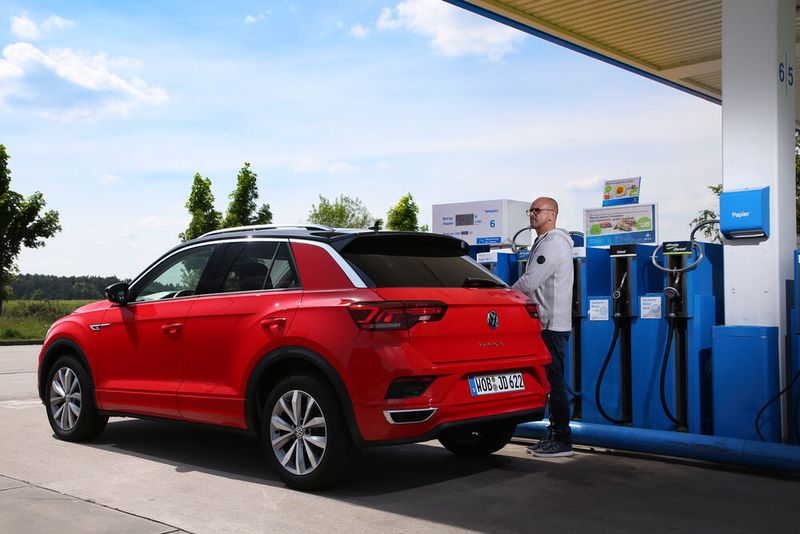 Tanken ist teuer wie nie zuvor. Die Regierung will Bürger daher bei Energiekosten entlasten.