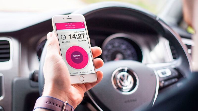Bisherige Park-Now-Kunden müssen künftig die Easypark-App nutzen.