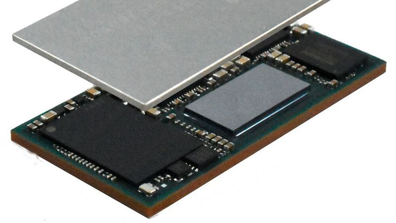 Zu den größten Komponenten im SiP zählen das LPDDR4-RAM (links), das Zynq UltraScale+-Die (grau, mittig) und der Powermanagement-IC (PMIC, rechts). Der ungehäuste Chip wird direkt per Flip-Chip-Prozess auf die Platine kontaktiert.