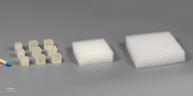 Mit dem XLF-Print-Set können jetzt auch große Stückzahlen der hochpräzisen voluminösen Objekte schneller in einem Druckvorgang hergestellt werden.