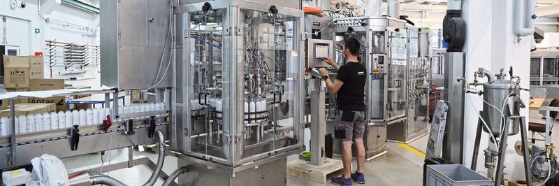 Mit den Anlagen der Pamasol Willi Mäder AG lassen sich Produkte aller Art sehr exakt und mit sehr hoher Kontinuität in Aerosol-Dosen abfüllen.