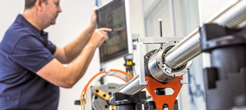 Die neuen Prüfstände für Drehmoment und Zentrizität bei August Steinmeyer sichern die hohe Qualität der Kugelgewindetriebe.