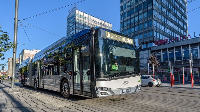 Der Solaris Urbino 18 Electric fährt mit Strom.