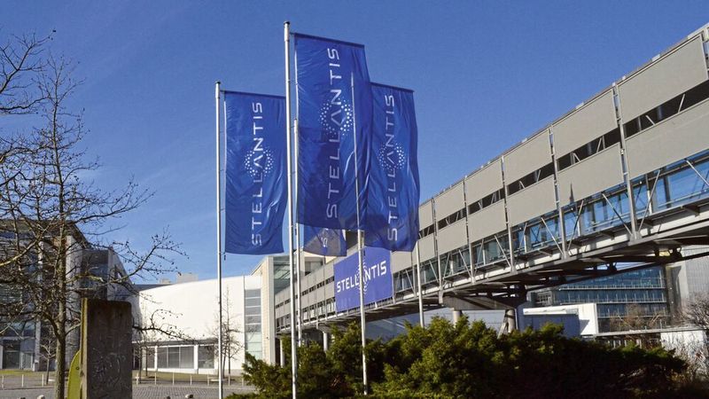 Stellantis baut sich ein Partnernetzwerk für seine neue Softwarearchitektur auf.