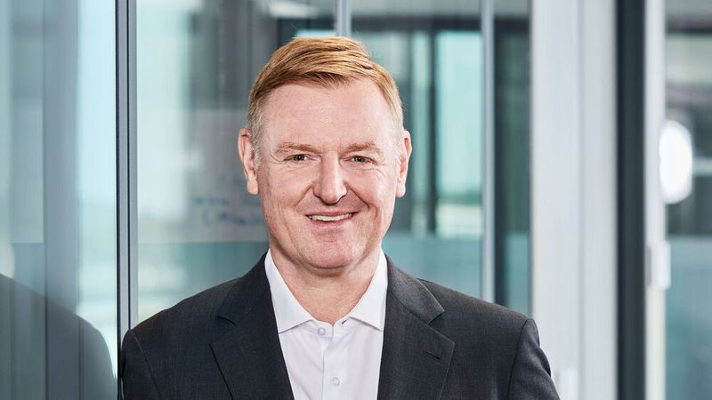 Dr. Marcus Söldner, Vorstandsvorsitzender Car-Garantie, freut sich über den Ausbau der Kooperation mit Renault und Dacia.