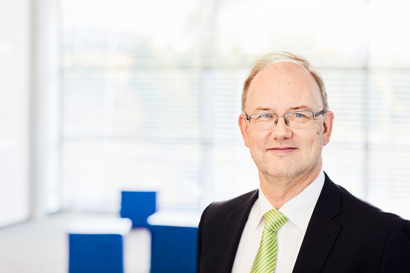 Lenze-CTO Frank Maier: „Die klassische PLC ist aus softwaretechnologischer Sicht Steinzeit, bestenfalls Bronzezeit."