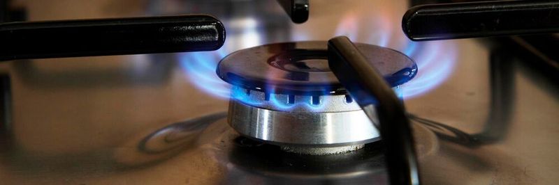 Zahlreiche Branchen befürchten schwerwiegende Konsequenzen aus einem potentiellen Gas-Embargo gegen Russland. Dich der Ukraine-Krieg hat auch Auswirkungen auf andere Rohstoffe, die in diversen Industriezqweigen dringend benötigt werden.