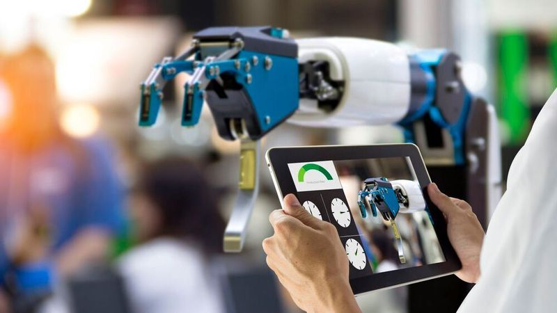 Aktuelle Trends wie Cobots oder Low-Code machen die Anschaffung von Industrierobotern einfacher.