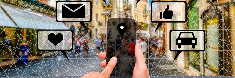 Durch den Digital Services Act müssen soziale Netzwerke wie Facebook und andere Plattformen im Internet in der EU künftig einheitliche Regeln etwa beim Löschen von Hassrede und anderen illegalen Inhalten einhalten