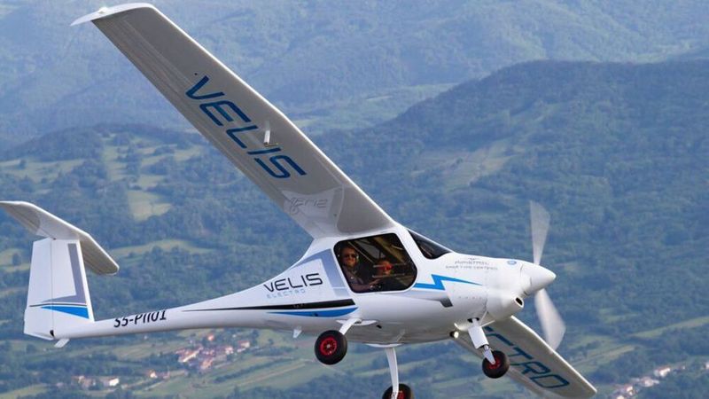 Das Pipistrel Velis Electro erhielt 2020 als weltweit erstes batteriebetriebenes E-Flugzeug die Zulassung.