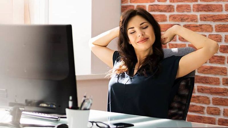 Viele Unternehmen bieten ihren Mitarbeitern nun auch langfristig einen Mix aus Präsenzarbeit und Homeoffice an.
