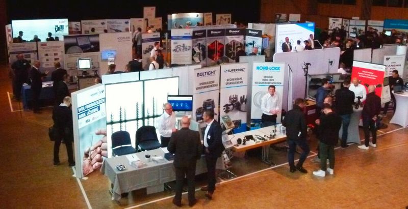 Stand für Stand in ähnlich kleinen Größen aneinandergereiht, strahlte die Schraubtec Süd ein familiäres Flair aus.