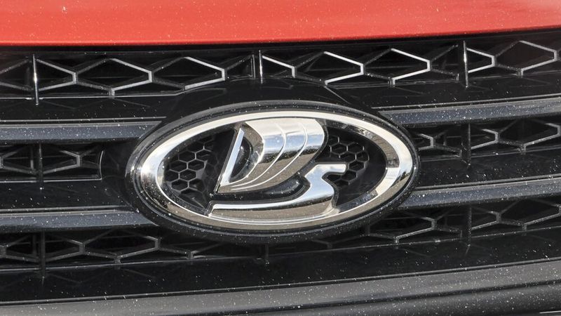 Lada wird wieder russisch. Infolge des Ukraine-Kriegs wird der bisherige Mehrheitseigner Renault enteignet.