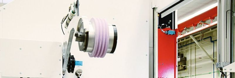 Am 17. Mai 2022 startet mit der Grinding Hub die neue Fachmesse für Schleiftechnik. Sie präsentiert Neuheiten und Lösungen entlang der Wertschöpfungskette für Schleiftechnik. Im Bild: Auf Kosteneffizienz getrimmt ist der Werkzeugwechsler von Blohm Jung.
